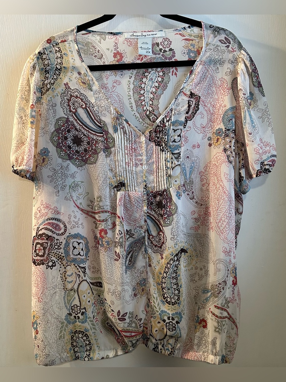 Women’s American Rag Cream Paisley Pintuck V-Neck Top Size 2X